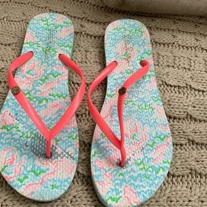 Lilly pulitzer pink and blue floral flip flop sandals